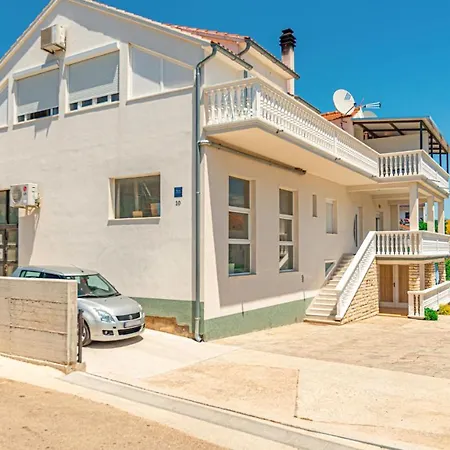 Lovely Apartment In Vodice With Wifi *