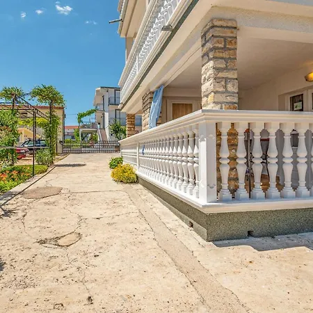 Two-bedroom With Sea View 06 شقة *