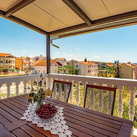 Apartment Lovely Apartment In Vodice With Wifi *